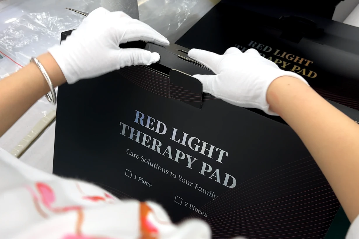 OEM & ODM 1 Preparing branded retail packaging for red light therapy pads